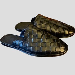 Pre Owned men’s Bottega Veneta mules. I good condition